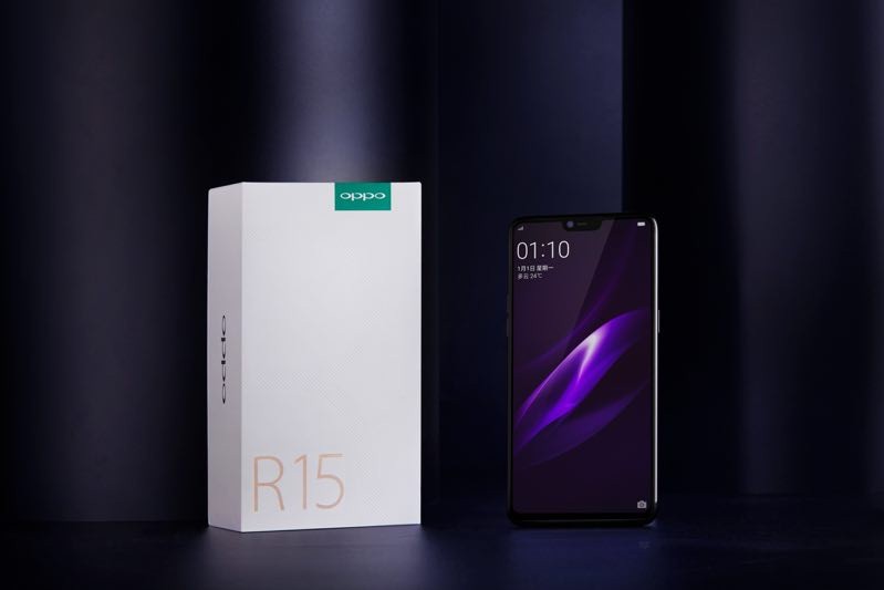 渐变星空紫+90%屏占比+AI人工智能，OPPO R15图赏 第1页