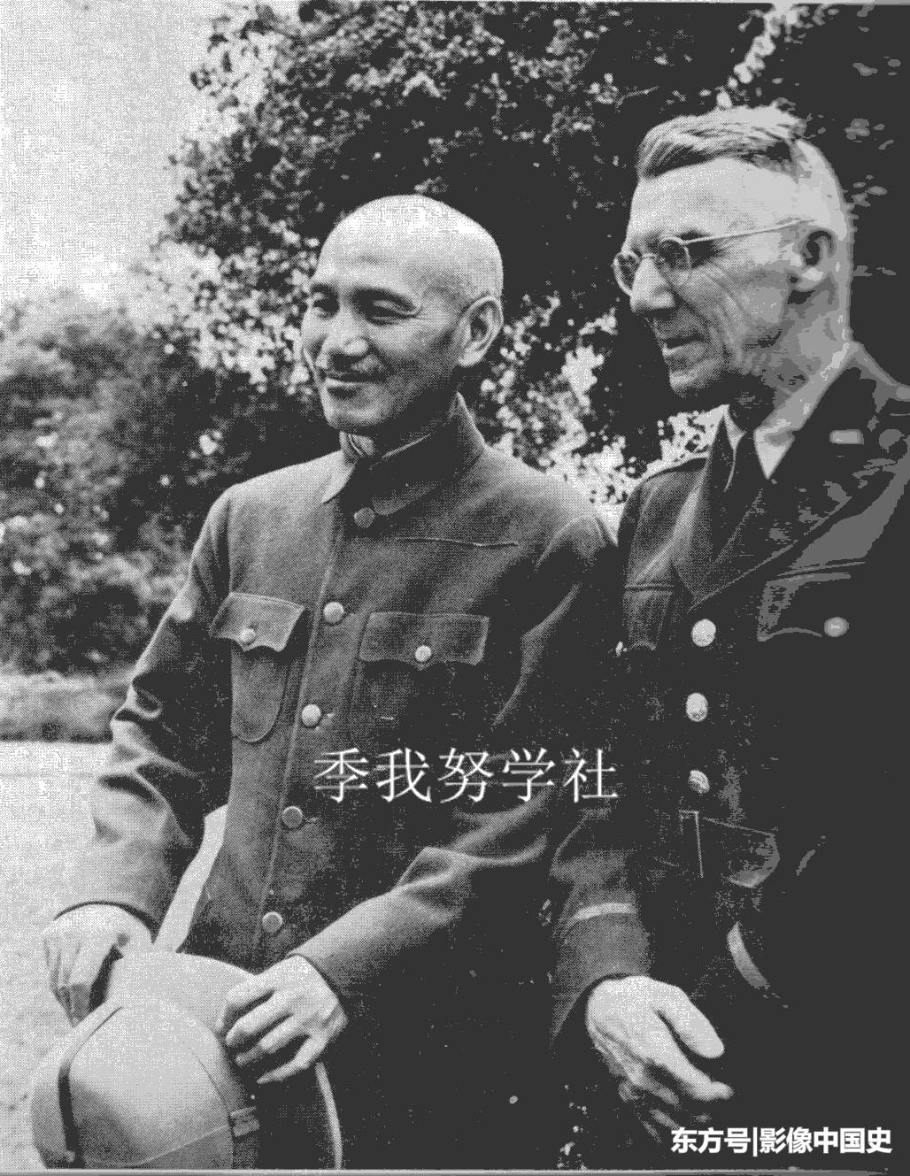 都说蒋介石、史迪威关系恶劣 照片上笑容满面的两人分明处于蜜月 第1页