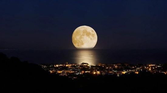 "举头望明月"的日子会令我们非常珍惜 中秋月圆夜 赏月正当时